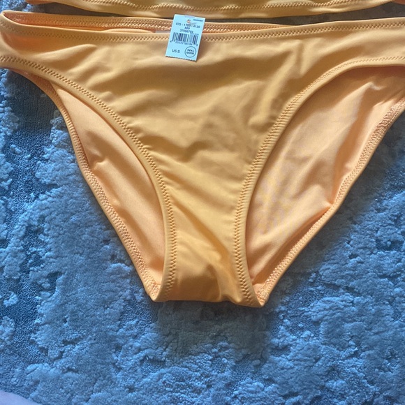 Unworn aerie two piece bikini comes with both pieces as seen in photo - Picture 3 of 4